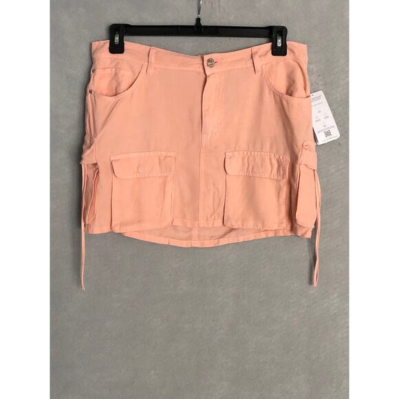 GUESS Women's Large Devon Cargo Mini Skirt in Peach Creme NEW - Picture 1 of 6